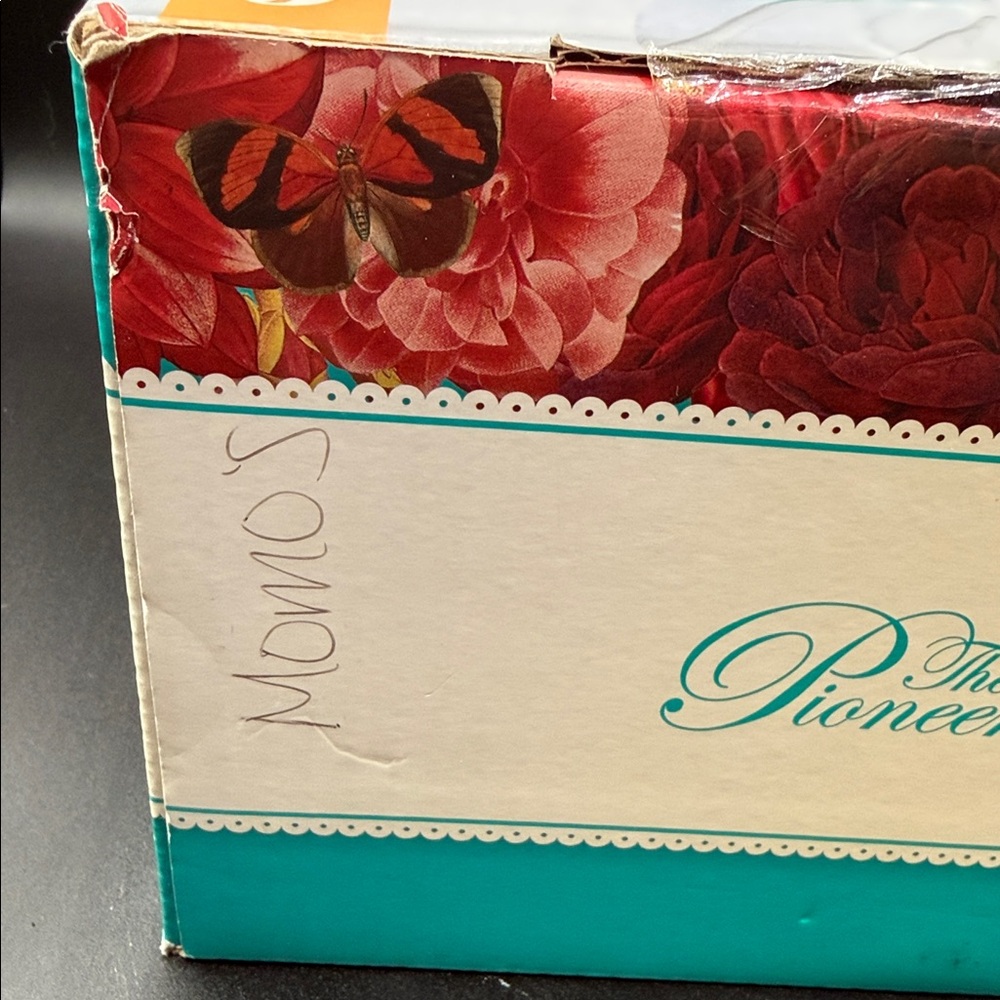 The Pioneer Woman Floral Melamine Bowl Set with Lids - Picture 6 of 6